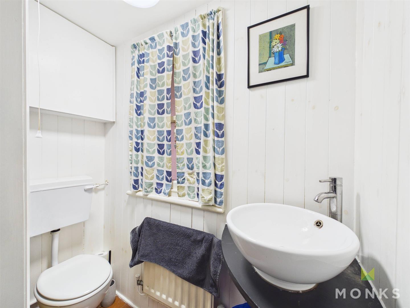 8 Holbache Road, Oswestry, SY11 1RP For Sale